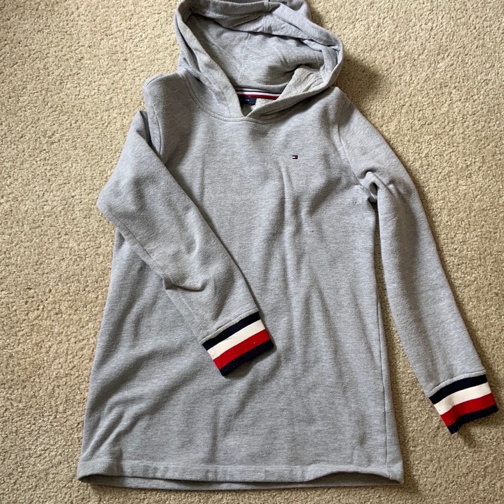 Grey Tommy Hilfiger sweatshirt